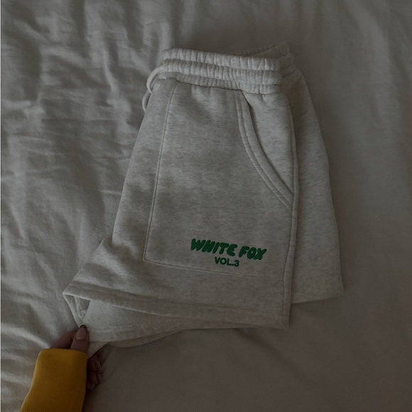 White Fox Offstage Lounge Shorts Glacier Grey - Picture 3 of 5
